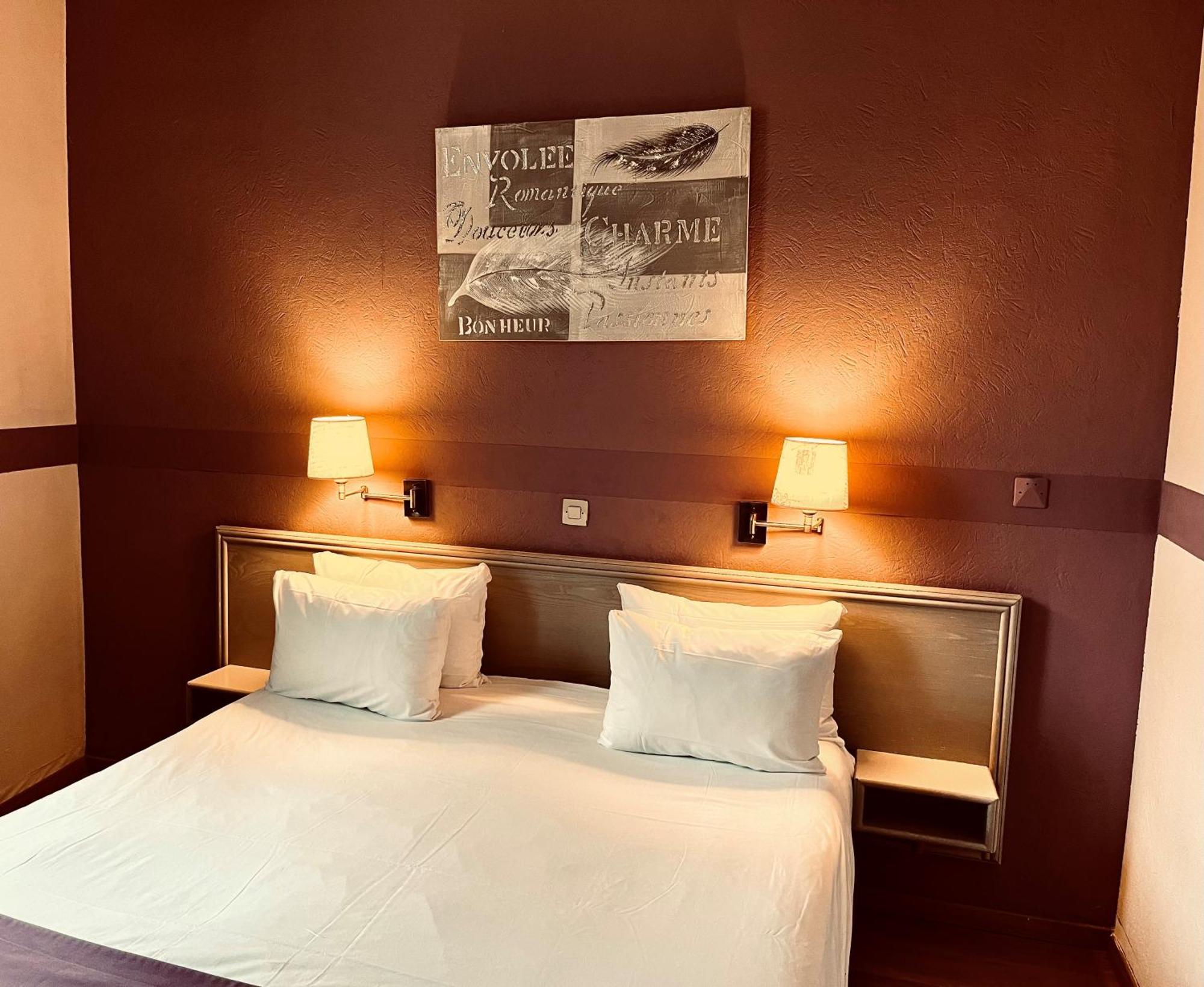 Cit'Hotel Le Louvre Orange الغرفة الصورة