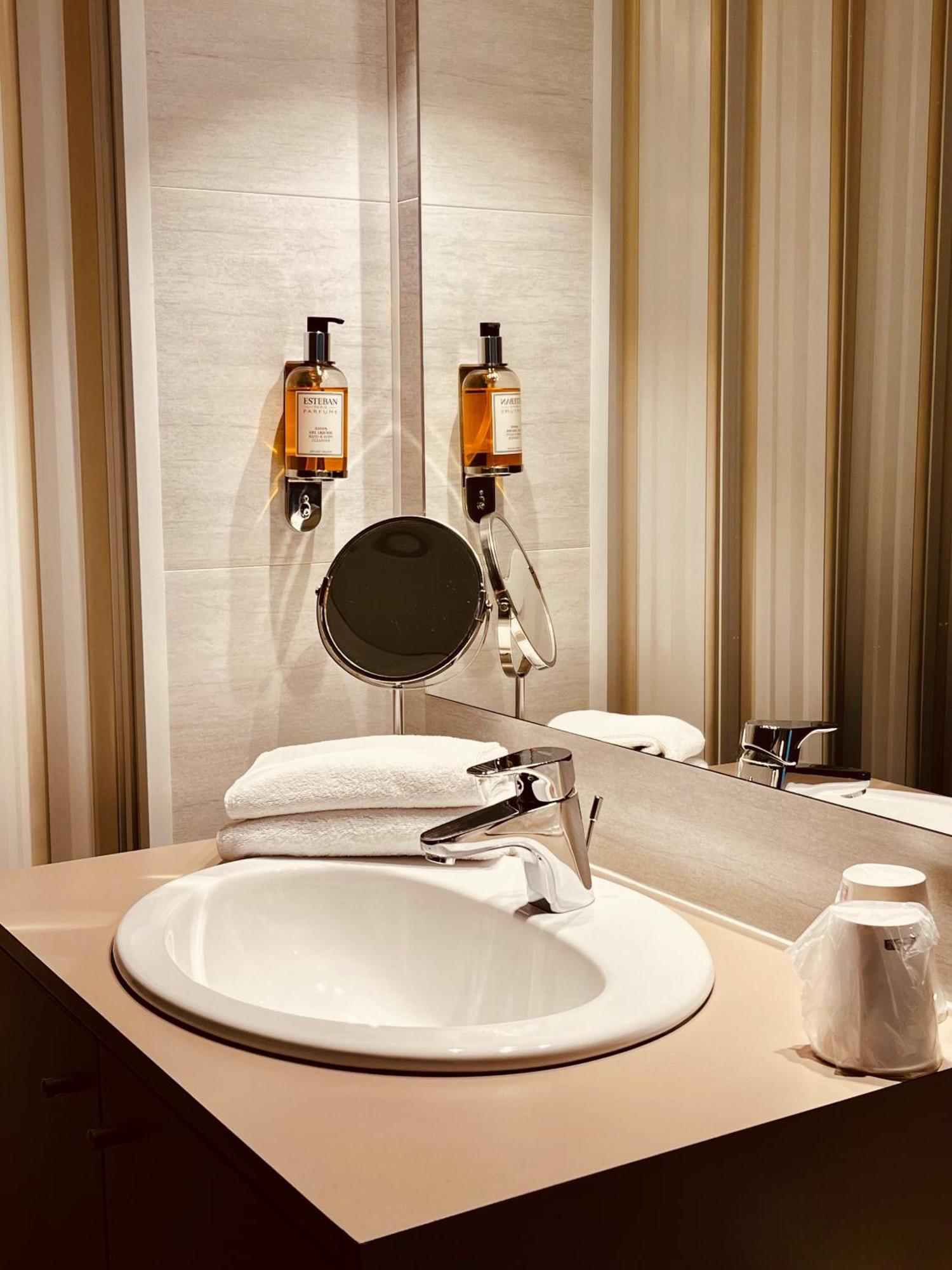 Cit'Hotel Le Louvre Orange المظهر الخارجي الصورة